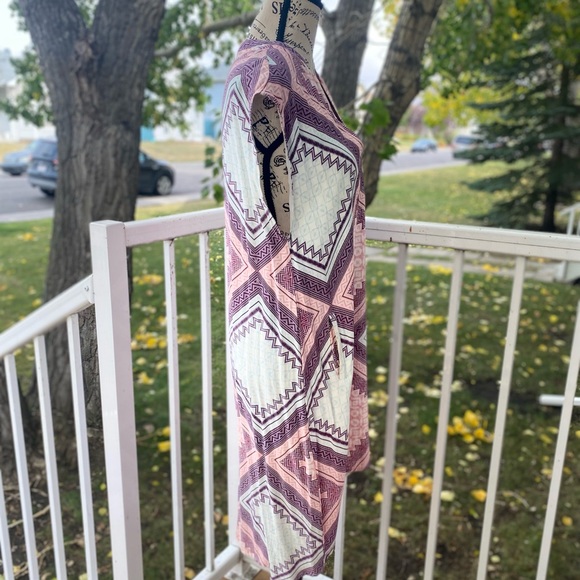 Charlie Jade Flowing Dress - Picture 7 of 11